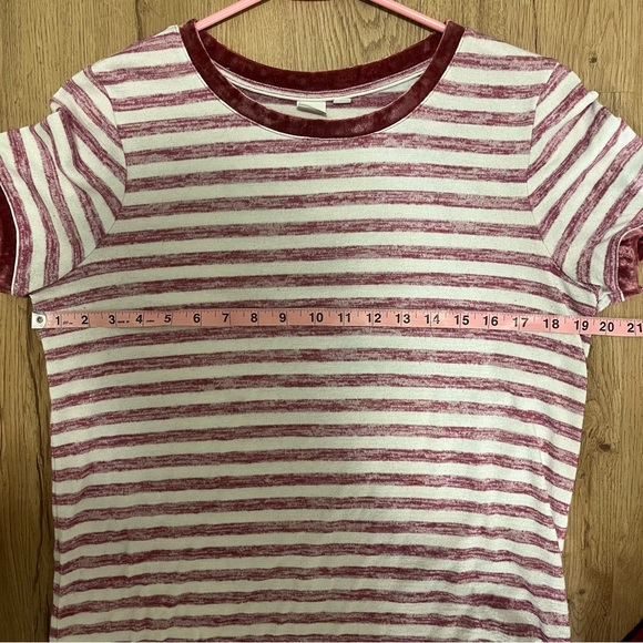 GAP Striped Velvet Maroon or Burgundy and White T-Shirt size medium - Picture 3 of 5
